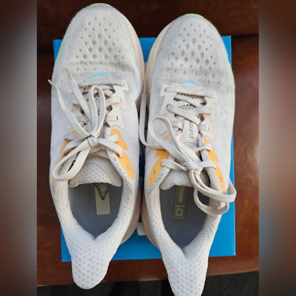 HOKA Clifton 9 size 7 womens - Picture 3 of 15